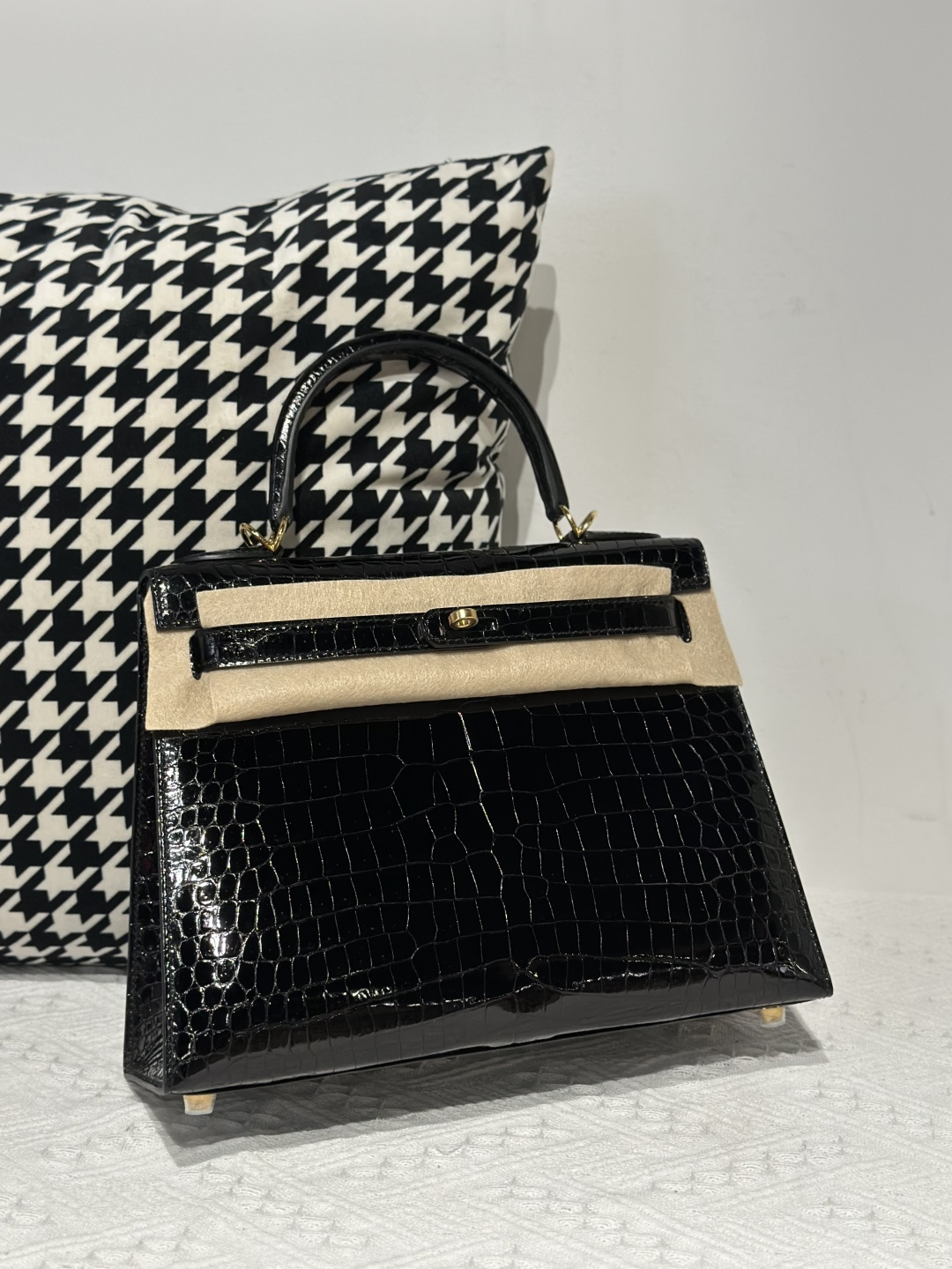 Crocodile Leather Black 28cm Glossy Gold Hardware Top Handle Bag WCB012