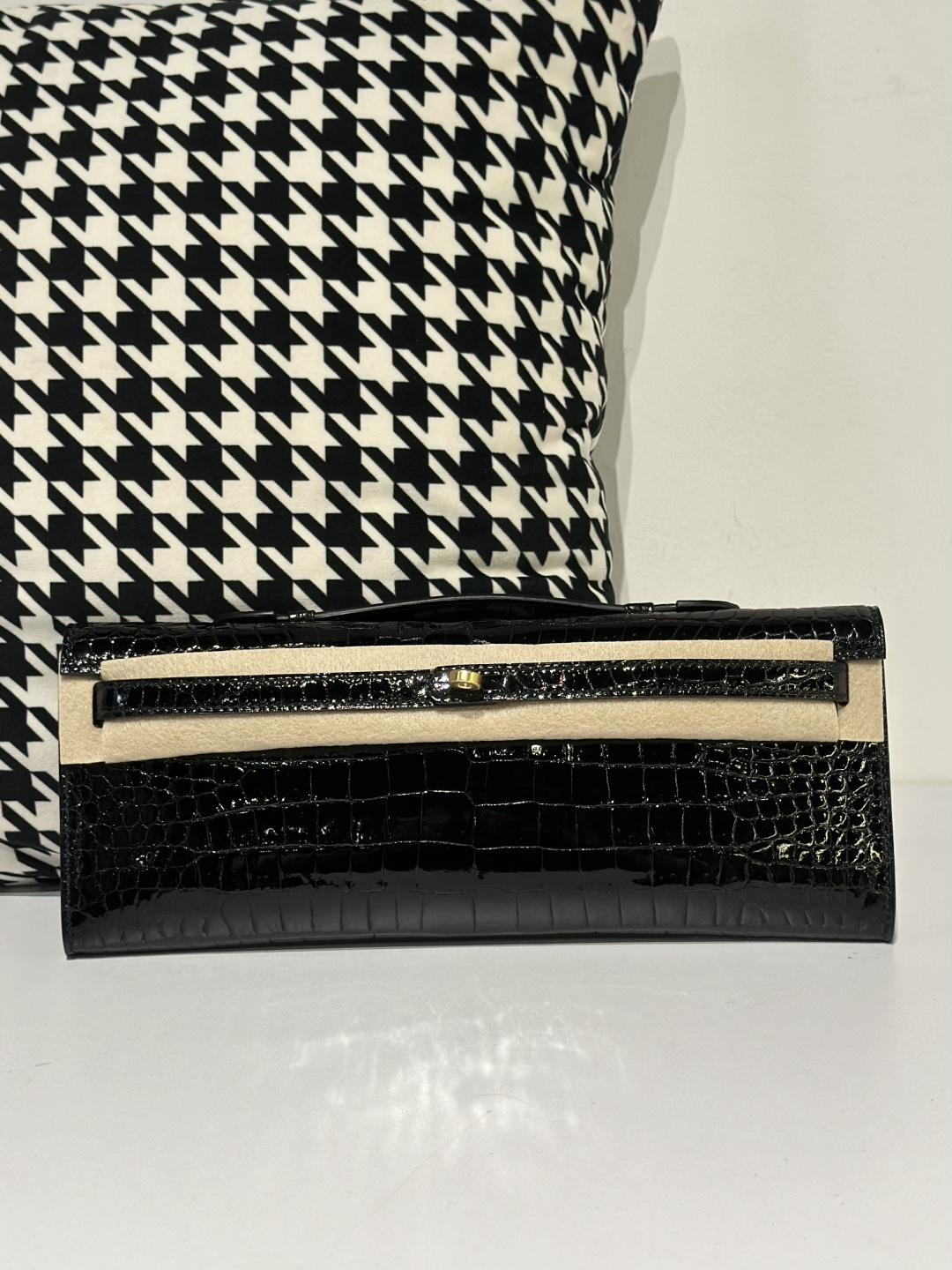 Crocodile Leather Black 31cm Glossy Gold Hardware Top Handle Bag WCB062