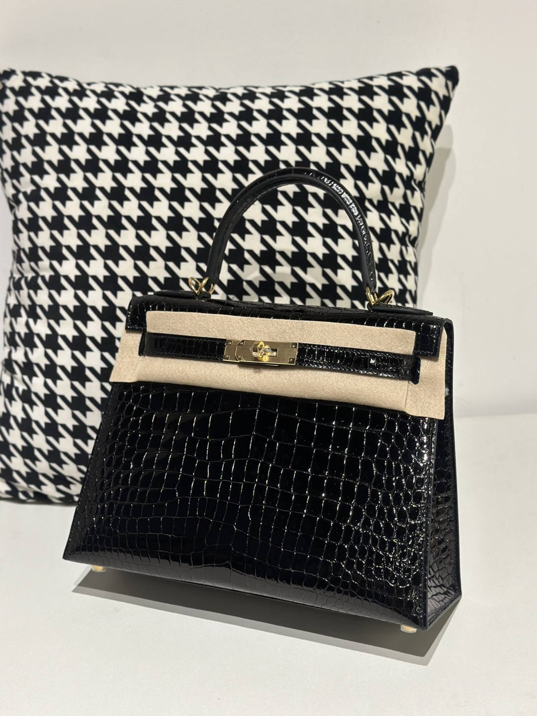 Crocodile Leather Black 28cm Glossy Gold Hardware Top Handle Bag WCB155