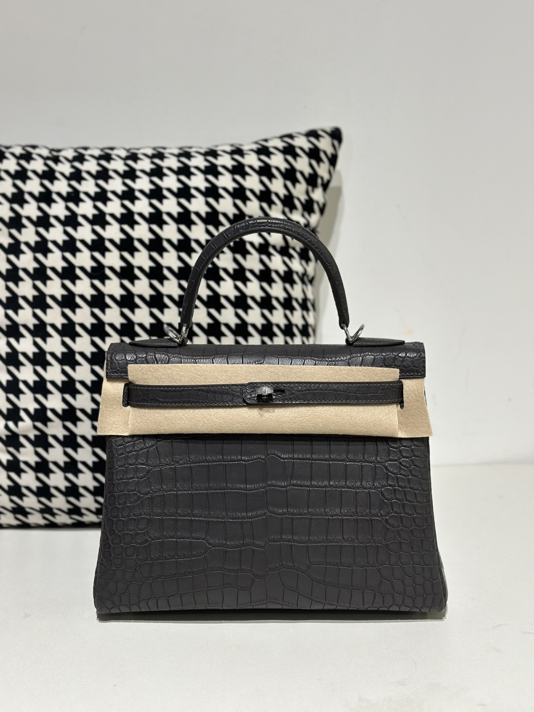 Crocodile Leather Inside Stitch Graphite Gray 28cm Matte Silver Hardware Top Handle Bag WCB163