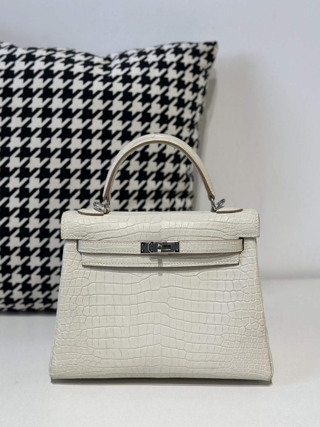 Crocodile Leather Inside Stitch Glacier White 25cm Matte Silver Hardware Top Handle Bag WCB166