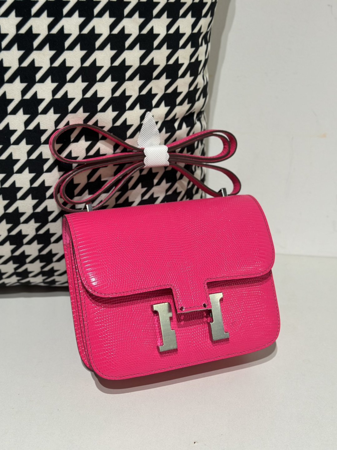 Lizard Leather Neon Pink 18cm Silver Hardware Flap Shoulder Bag WLB033