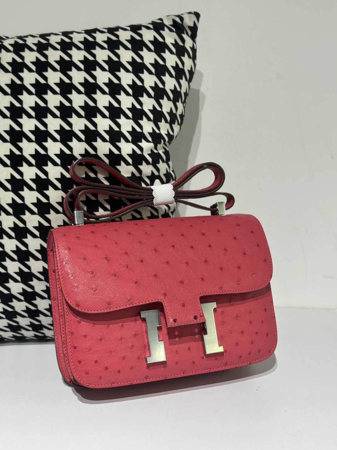 Ostrich Leather Candy Pink 23cm Silver Hardware Flap Shoulder Bag WOB005