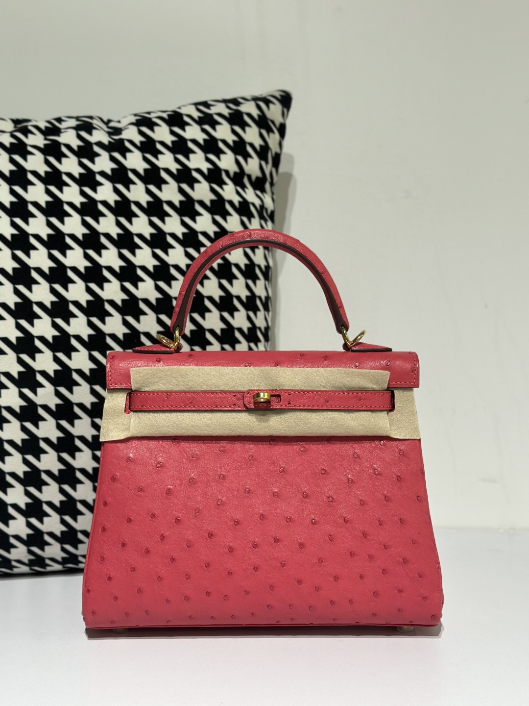 Ostrich Leather Candy Pink 25cm Gold Hardware Top Handle Bag WOB036